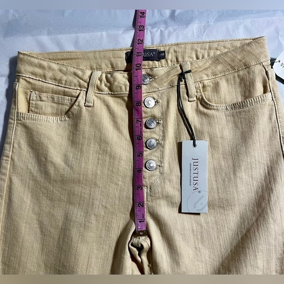 Just USA
Lola Button Up Skinny Jean Capris
Yellow - 29P - Picture 5 of 7
